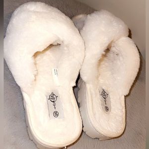 Womens comfy slippers